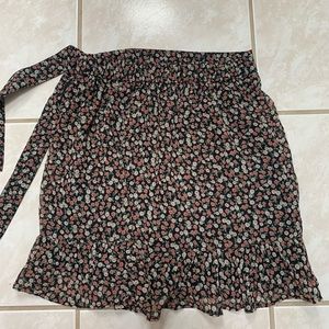 hollister size xs: floral high waisted mid thigh length skirt